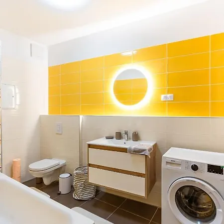 Modern & Newly Built With Private Garage * Budapeste