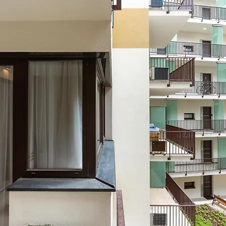 Modern & Newly Built With Private Garage Budapeste