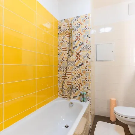 Apartamento Modern & Newly Built With Private Garage