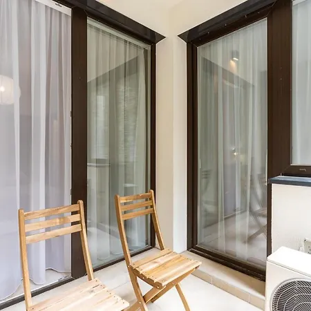 Modern & Newly Built With Private Garage شقة *